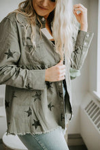 Load image into Gallery viewer, UNISHE - TOPW424 Stars Print Raw Hem Ripped Denim Jacket Shacket: Black / M
